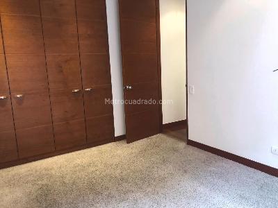Apartamento de 3 alcobas en venta en Chico Reservado, Bogotá, 176 m² · foto 3 de 17