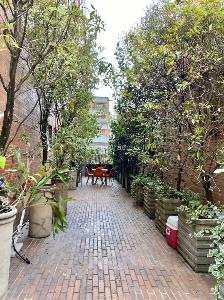 Apartamento de 3 alcobas en venta en Los Rosales, Bogotá, 210 m² · foto 16 de 17