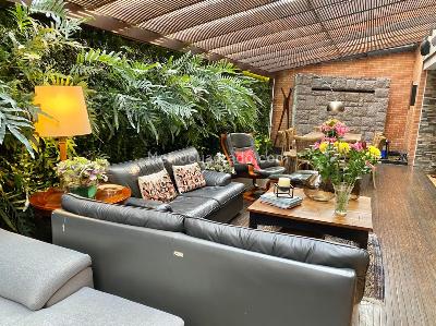 Apartamento de 3 alcobas en venta en Los Rosales, Bogotá, 210 m² · foto 3 de 17