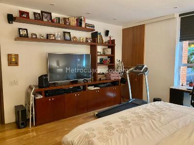 Apartamento de 3 alcobas en venta en Los Rosales, Bogotá, 210 m² · foto 9 de 17