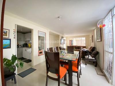 Casa de 4 alcobas en venta en Santa Helena, Bogotá, 182 m² · foto 2 de 18
