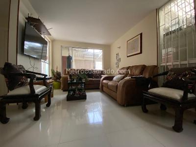 Casa de 4 alcobas en venta en Santa Helena, Bogotá, 182 m² · foto 3 de 18