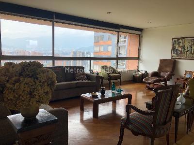 Apartamento de 3 alcobas en venta en Poblado Los Balsos, Medellín, 204 m² · foto 4 de 20