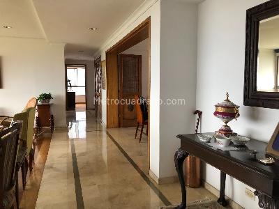 Apartamento de 3 alcobas en venta en Poblado Los Balsos, Medellín, 204 m² · foto 8 de 20