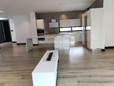 Apartamento de 3 alcobas en venta en Parque Del Virrey, Bogotá, 237 m² · foto 9 de 20