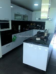 Apartamento de 3 alcobas en venta en Altos Bosque De Pinos, Bogotá, 210 m² · foto 5 de 9