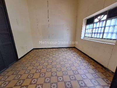 Casa de 5 alcobas en venta en Comuneros, Bucaramanga, 567 m² · foto 14 de 15
