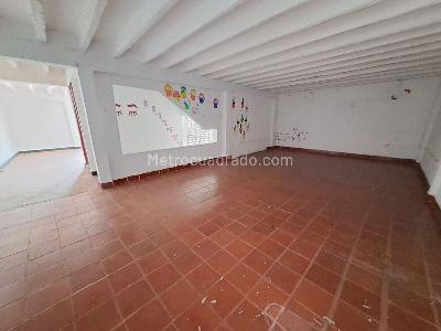 Casa de 5 alcobas en venta en Comuneros, Bucaramanga, 567 m² · foto 3 de 15
