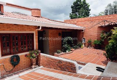 Casa de 5 alcobas en venta en Altos De Pan De Azucar, Bucaramanga, 360 m² · foto 2 de 20