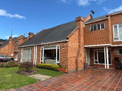 Casa de 5 alcobas en venta en Cedritos Nuevo Country, Bogotá, 230 m² · foto 2 de 20