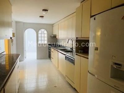 Apartamento de 2 alcobas en venta en Chico, Bogotá, 180 m² · foto 3 de 20