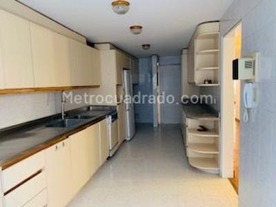 Apartamento de 2 alcobas en venta en Chico, Bogotá, 180 m² · foto 4 de 20