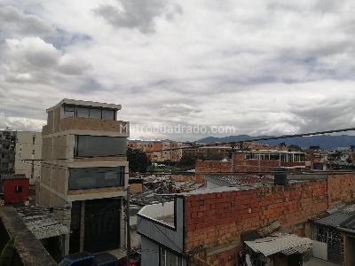 Casa de 5 alcobas en venta en La Cofradia Fontibon, Bogotá, 231 m² · foto 15 de 16