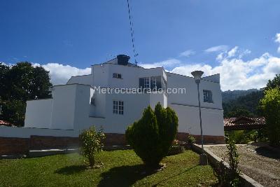 Casa de 5 alcobas en venta en Vereda Casiano Bajo, Floridablanca, 293 m² · foto 2 de 20