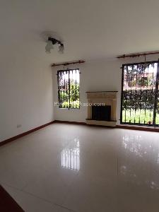 Casa de 3 alcobas en venta en Granada Norte, Bogotá, 88 m² · foto 3 de 12