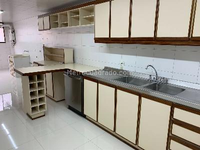 Apartamento de 3 alcobas en arriendo en Andino El Retiro, Bogotá, 190 m² · foto 4 de 17