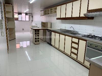 Apartamento de 3 alcobas en arriendo en Andino El Retiro, Bogotá, 190 m² · foto 6 de 17