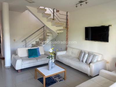Casa de 3 alcobas en venta en Conjunto La Fontana De Madeira Girrdot, Girardot, 156 m² · foto 3 de 5