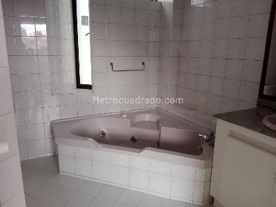 Apartamento en venta en Santa Barbara Alta, Bogotá · foto 2 de 12