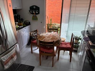 Apartamento de 3 alcobas en venta en Chico San Patricio, Bogotá, 150 m² · foto 10 de 20