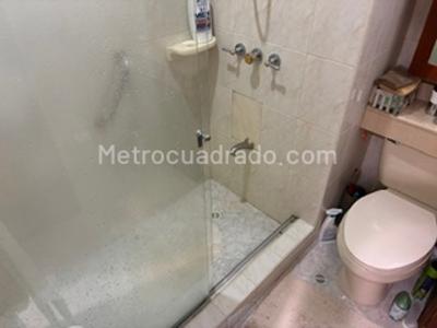 Apartamento de 3 alcobas en venta en Chico San Patricio, Bogotá, 150 m² · foto 16 de 20