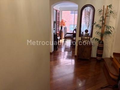 Apartamento de 3 alcobas en venta en Chico San Patricio, Bogotá, 150 m² · foto 3 de 20