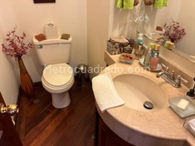 Apartamento de 3 alcobas en venta en Chico San Patricio, Bogotá, 150 m² · foto 5 de 20