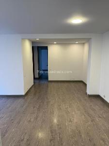 Apartamento de 3 alcobas en venta en Ciudad Salitre Nororiental, Bogotá, 85 m² · foto 3 de 12