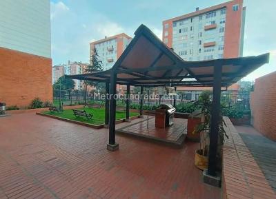 Apartamento en venta en Ciudad Salitre Occidental, Bogotá · foto 3 de 12