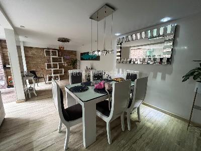 Casa de 5 alcobas en venta en Lagos Del Cacique, Bucaramanga, 320 m² · foto 3 de 20