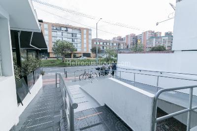 Casa de 5 alcobas en venta en Santa Barbara Occidental, Bogotá, 680 m² · foto 3 de 20