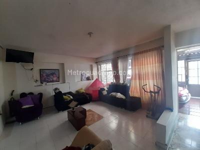 Casa de 5 alcobas en venta en Country Sur, Bogotá, 306 m² · foto 3 de 20