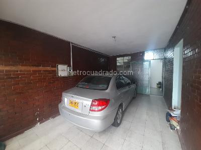 Casa de 5 alcobas en venta en Country Sur, Bogotá, 306 m² · foto 8 de 20