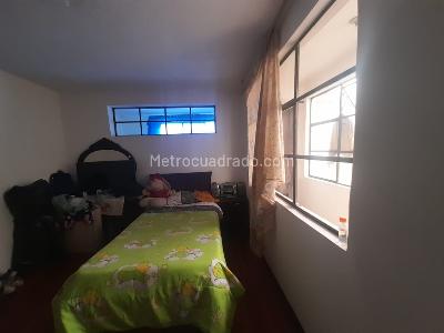 Casa de 5 alcobas en venta en Country Sur, Bogotá, 306 m² · foto 12 de 20