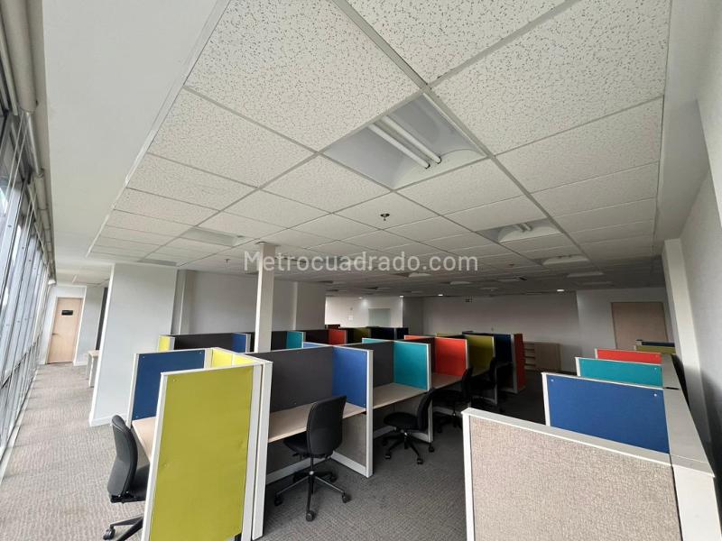 Edificio de Oficinas en Arriendo, Bella Suiza, Bogotá D.C. – další