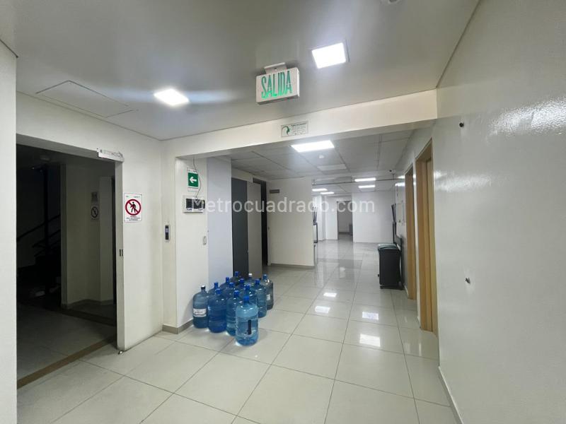 Edificio de Oficinas en Venta, Niza Norte, Bogotá D.C. - Más