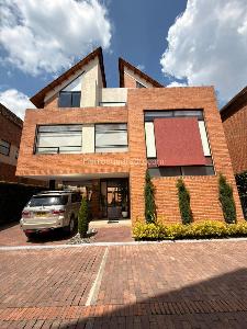 $1.400.000.000 en Condominio Villa Lauren