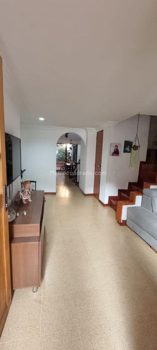Casa de 3 habitaciones en venta en Calazans, Medellín — imagen 1 de 17