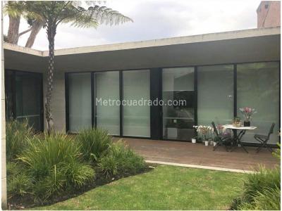 Casa de 5 alcobas en venta en Santa Ana Oriental, Bogotá, 600 m² · foto 2 de 16