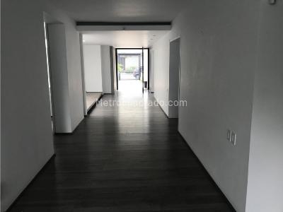 Casa de 5 alcobas en venta en Santa Ana Oriental, Bogotá, 800 m² · foto 4 de 12