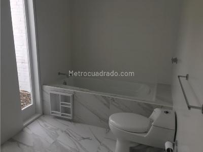 Casa de 5 alcobas en venta en Santa Ana Oriental, Bogotá, 800 m² · foto 5 de 12