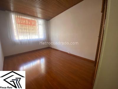 Casa de 3 alcobas en venta en El Batan, Bogotá, 300 m² · foto 10 de 20