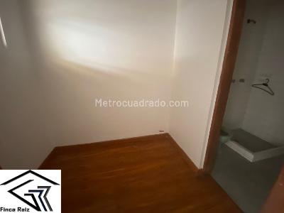 Casa de 3 alcobas en venta en El Batan, Bogotá, 300 m² · foto 13 de 20