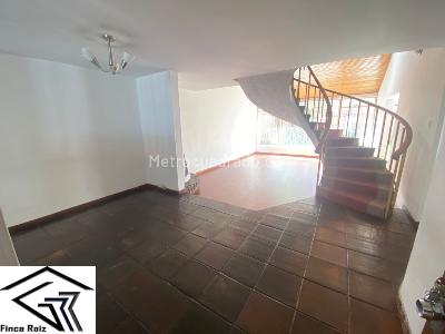 Casa de 3 alcobas en venta en El Batan, Bogotá, 300 m² · foto 19 de 20