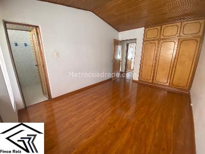 Casa de 3 alcobas en venta en El Batan, Bogotá, 300 m² · foto 4 de 20