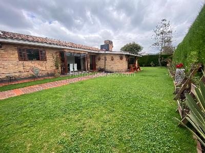 Casa de 4 alcobas en venta en San Jose De Bavaria, Bogotá, 320 m² · foto 2 de 20