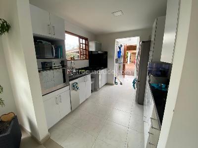 Casa de 4 alcobas en venta en San Jose De Bavaria, Bogotá, 320 m² · foto 6 de 20