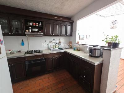 Casa de 4 alcobas en venta en Norte, Bogotá, 250 m² · foto 3 de 16
