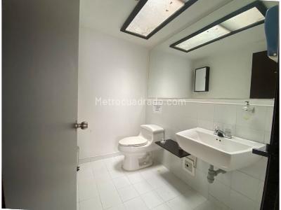 Casa de 5 alcobas en venta en Norte, Bogotá, 255 m² · foto 15 de 18