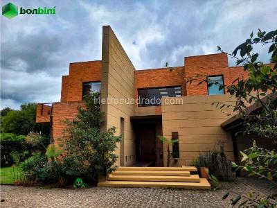 Casa de 4 alcobas en venta en Norte, Bogotá, 470 m² · foto 2 de 16